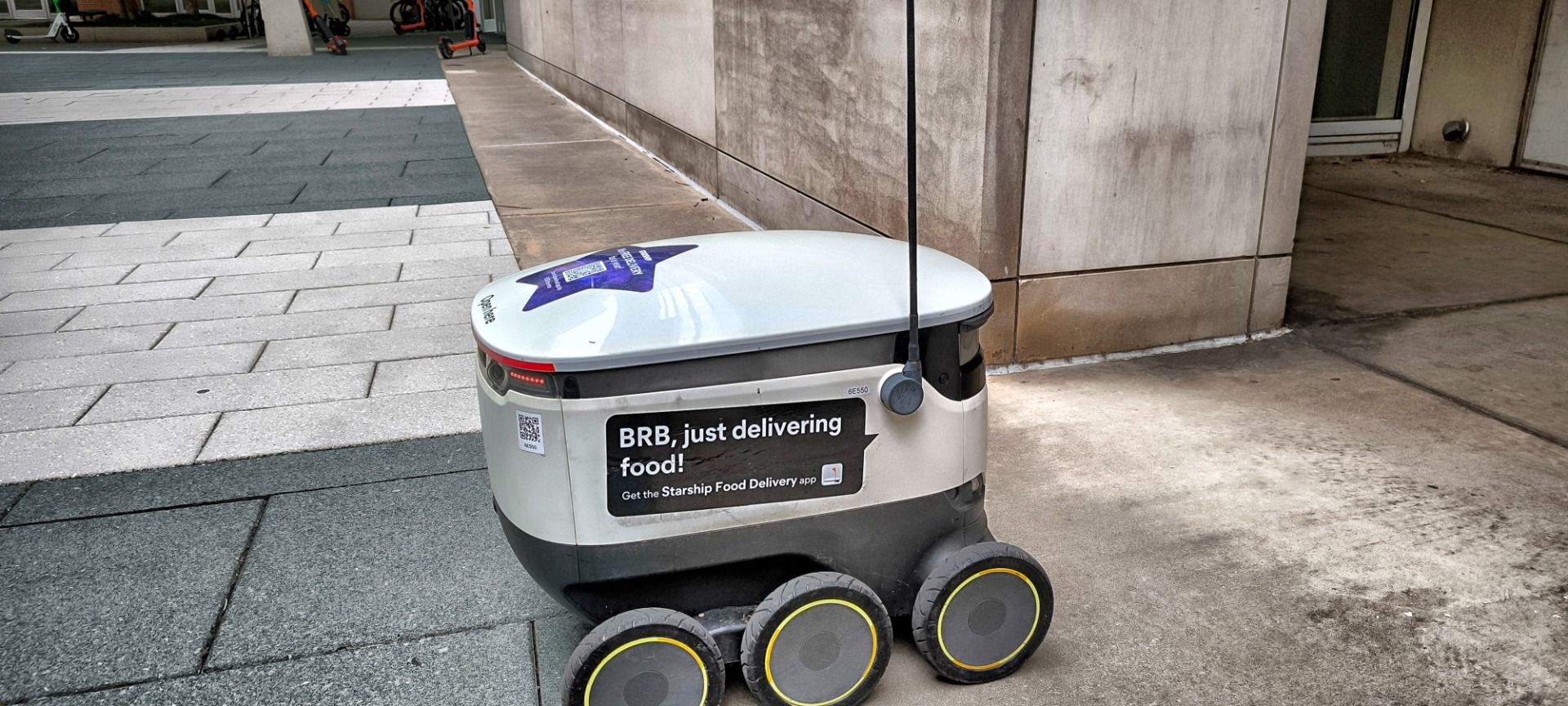 The future looks like a robot taxi for food