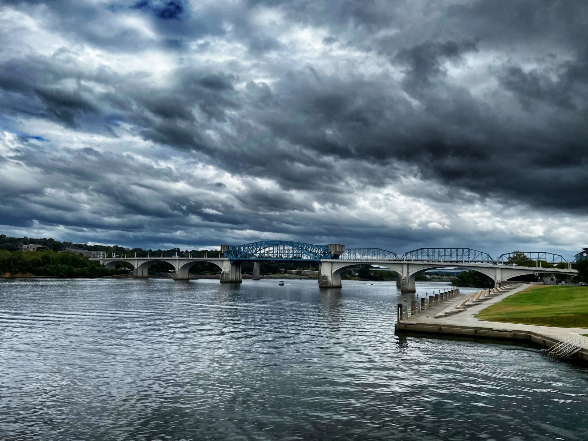 The bridge over the tennesse river