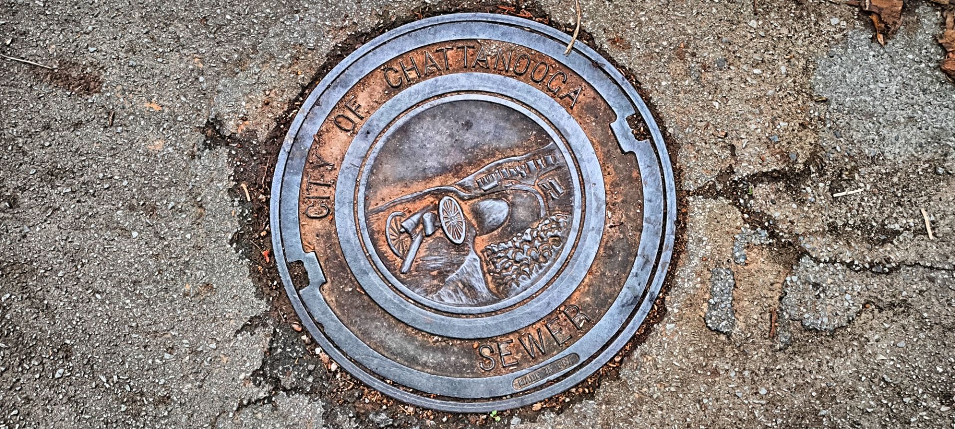 Sewer cover with cannon