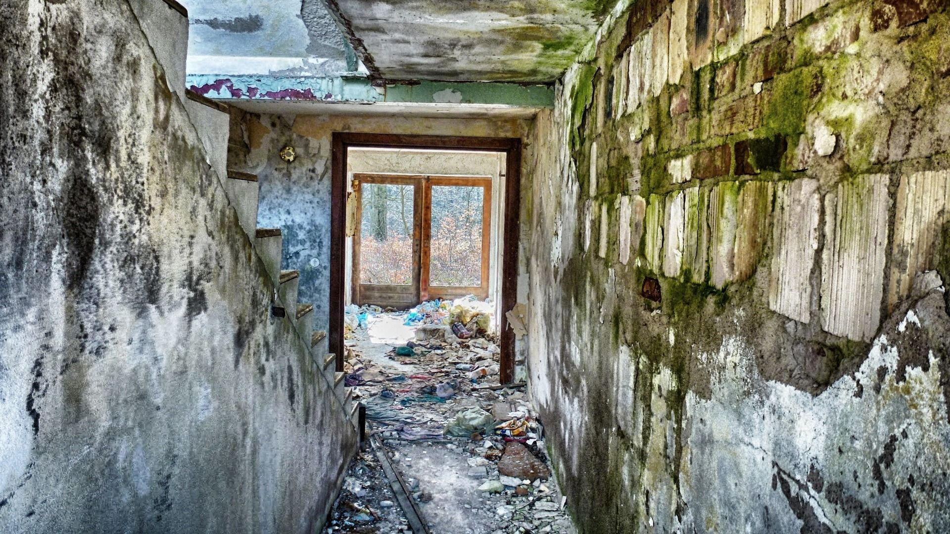 Going down the staircase