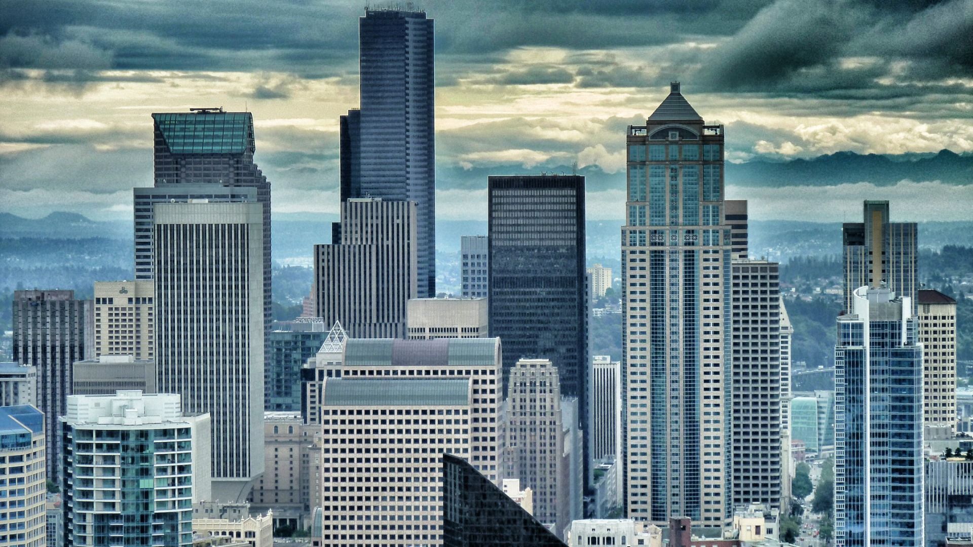 Like a wallpaper: concrete and glass all around