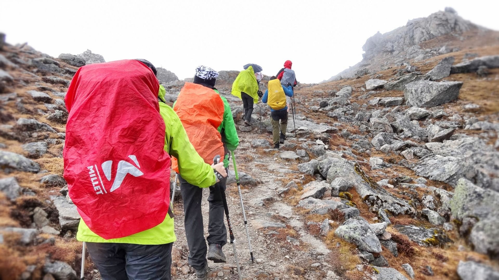 A short walk before the pass