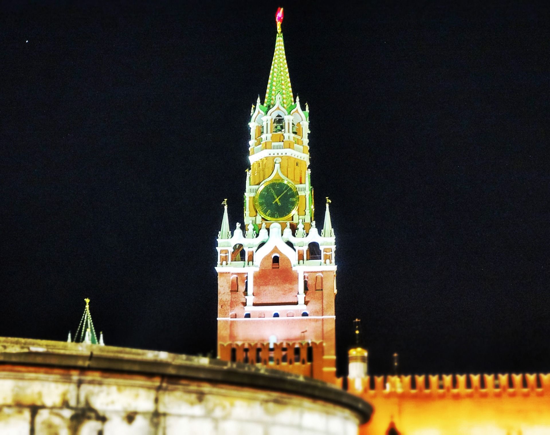 Kremlin: Red stars over the holy church of communism