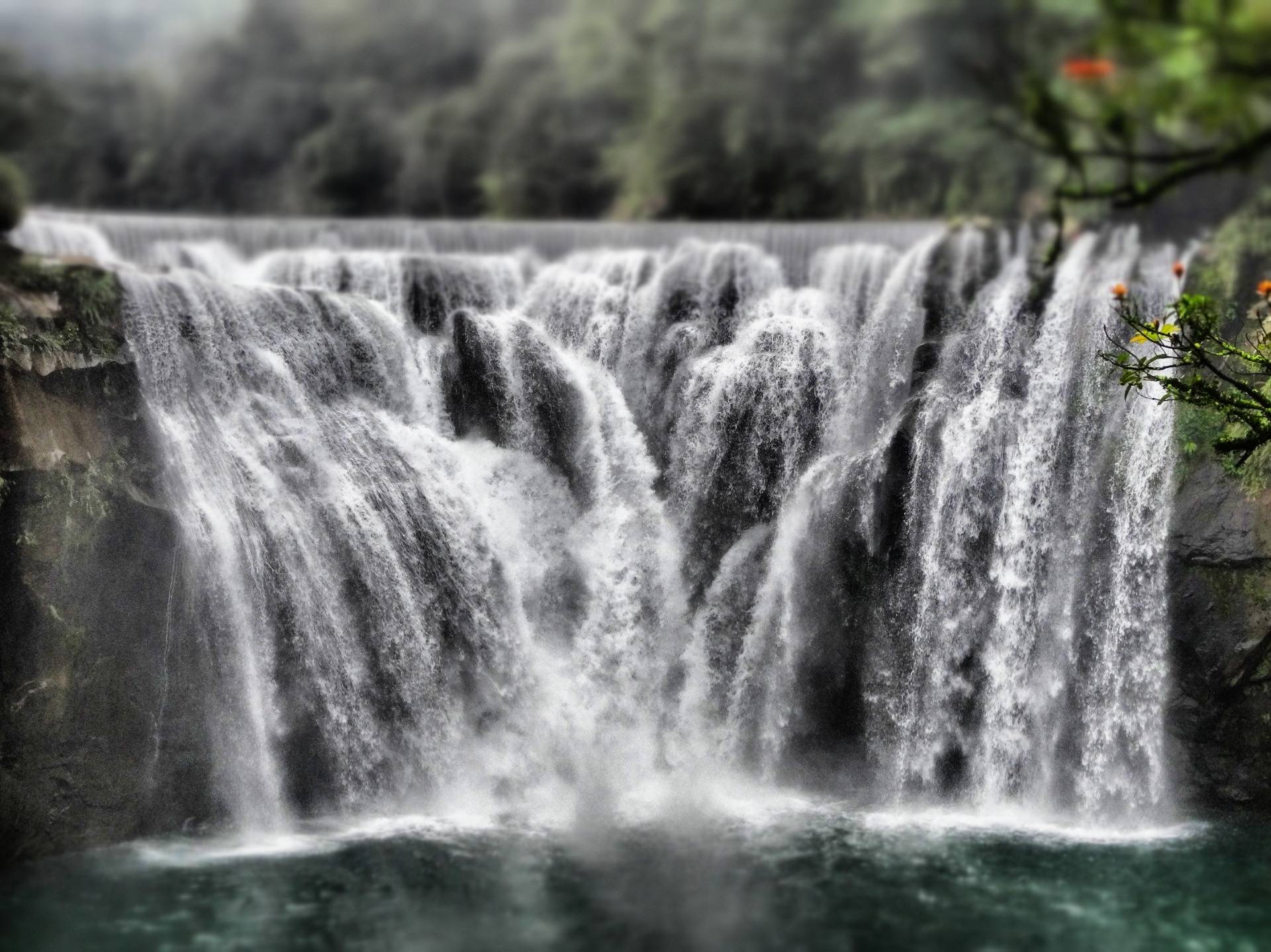 Traveling Taiwan: At the emerald green Shifen waterfall