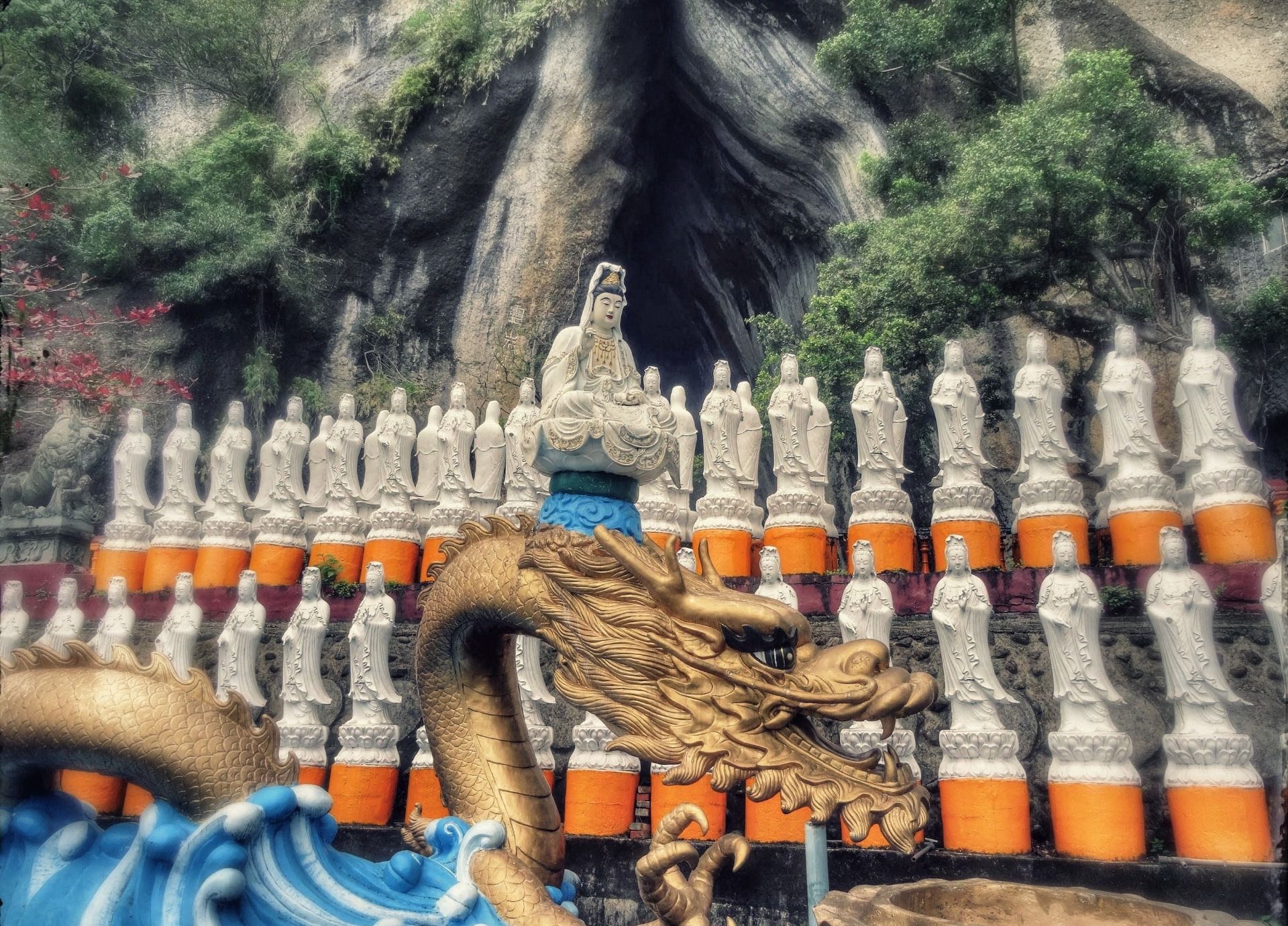A lot of holy statues is better than a few one