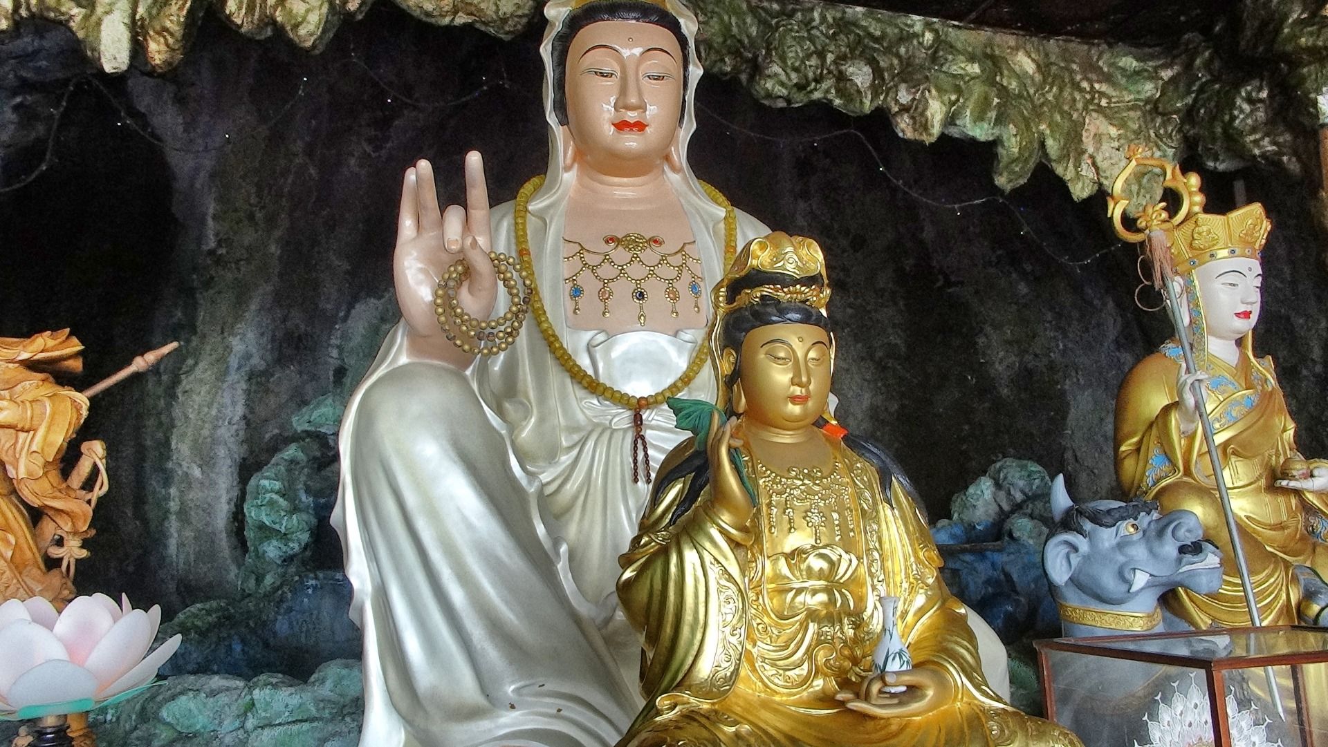 Holy, holy, holy, like Eli Mardock from Eagle Seagull sings.