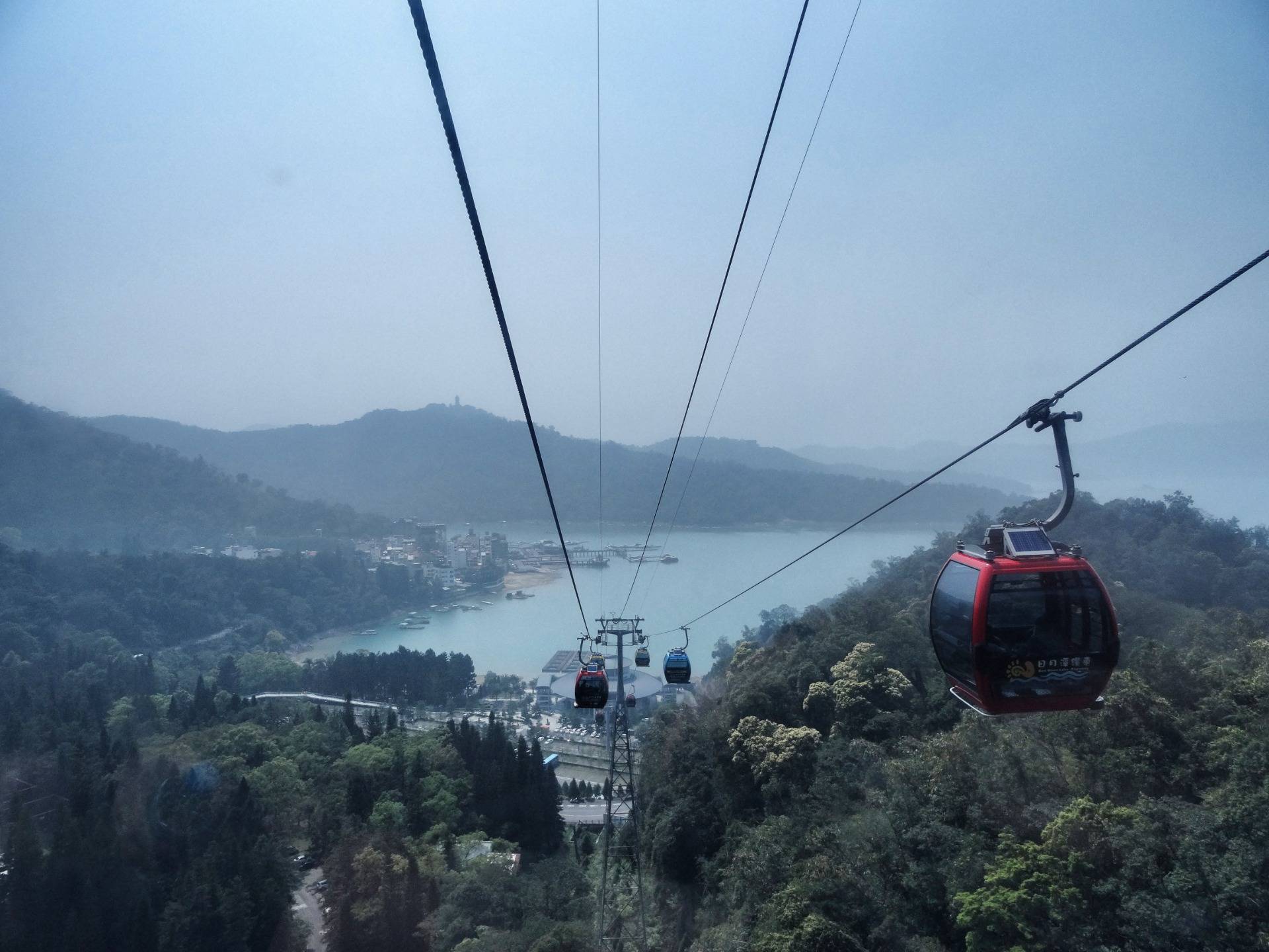Sun Moon Lake: In the clouds over the water
