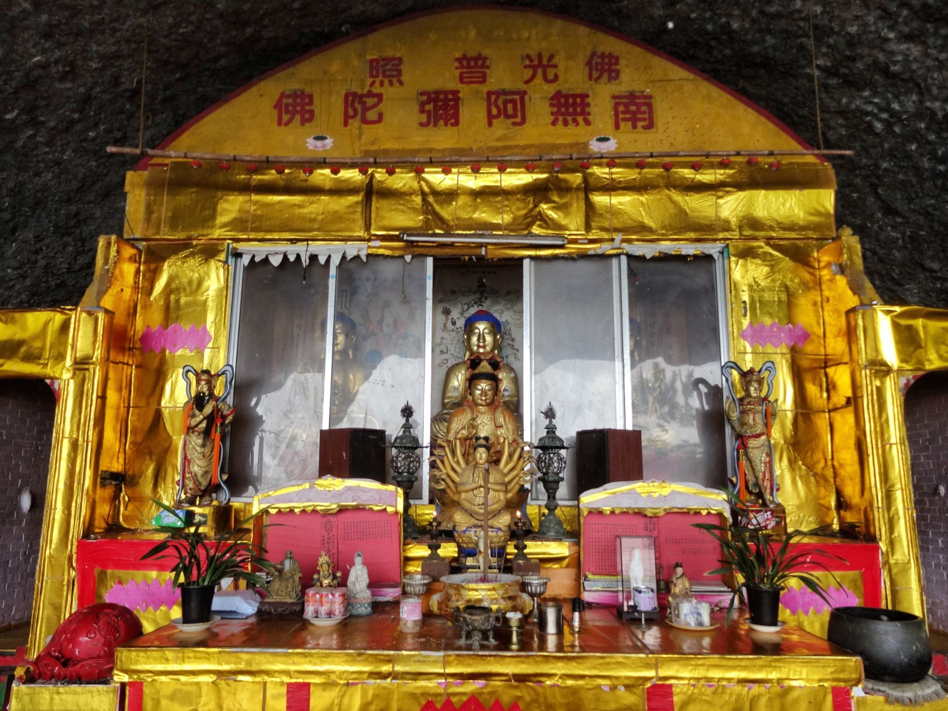 Another temple, the same color