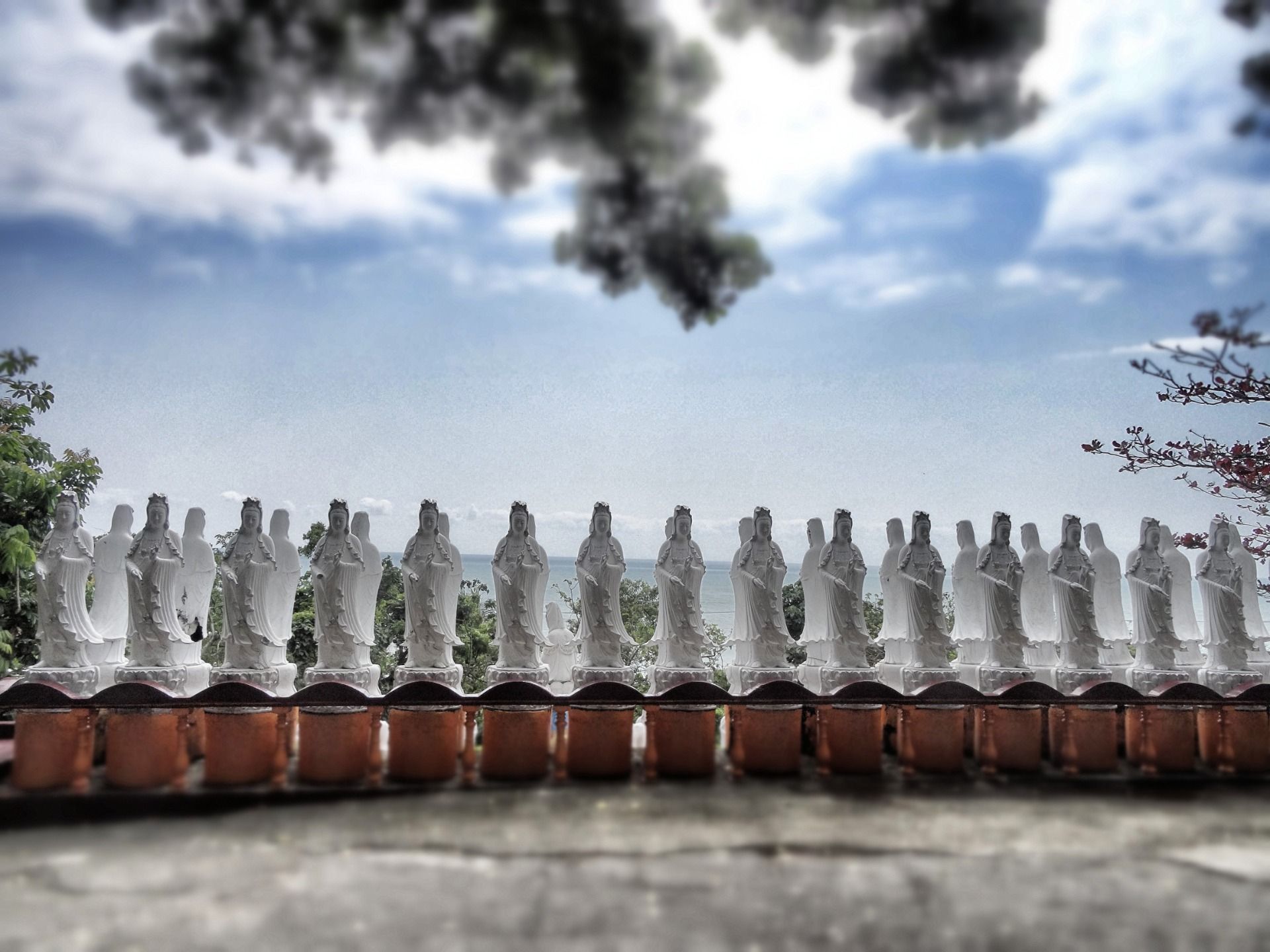Statues, a lot of