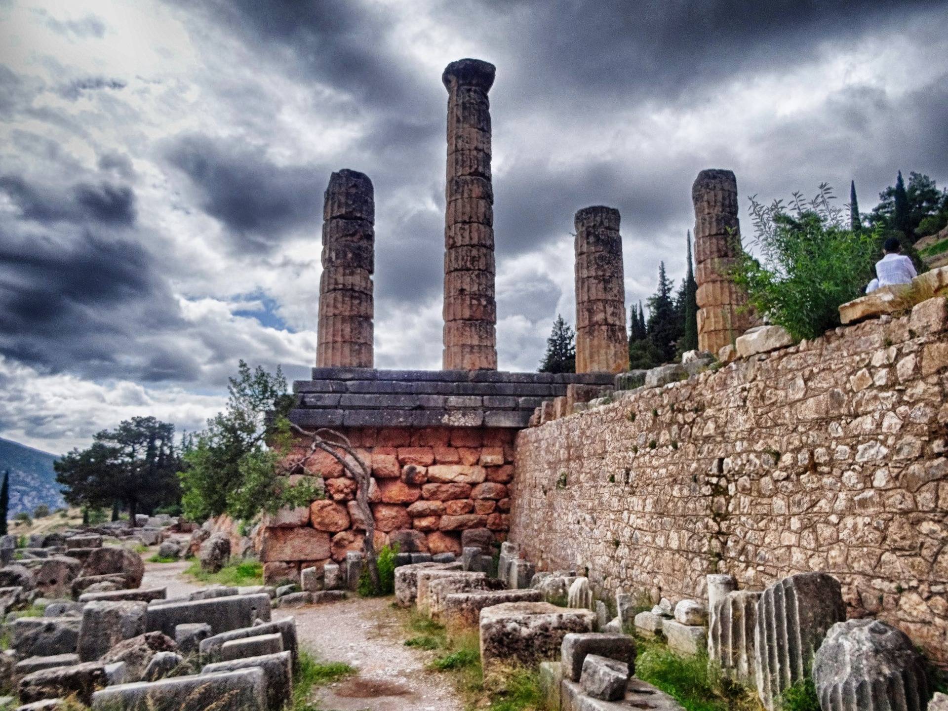 Oracle of Delphi: A trip to the center of the ancient earth