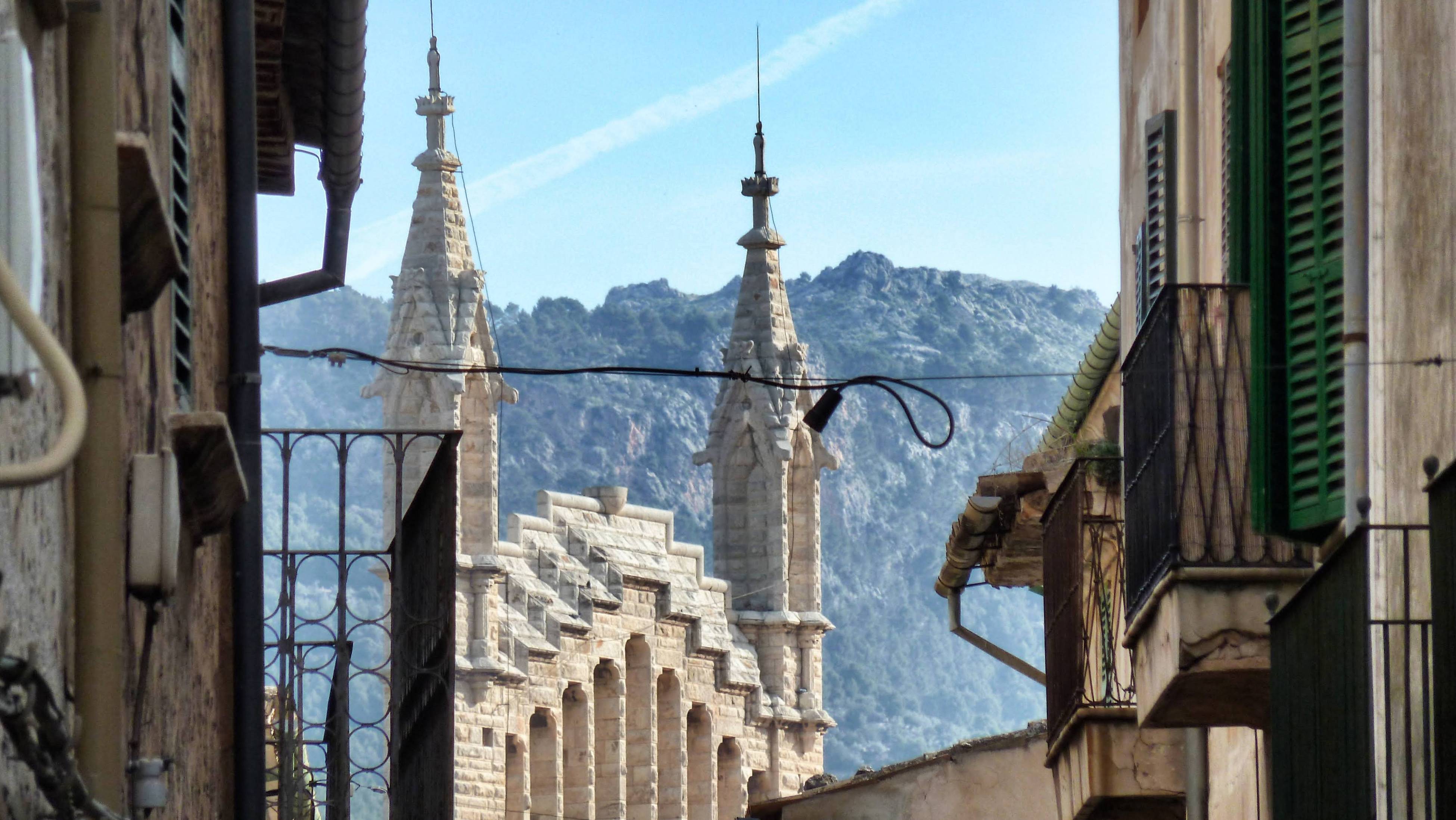Moontains and churches are the true sensations of Mallorca