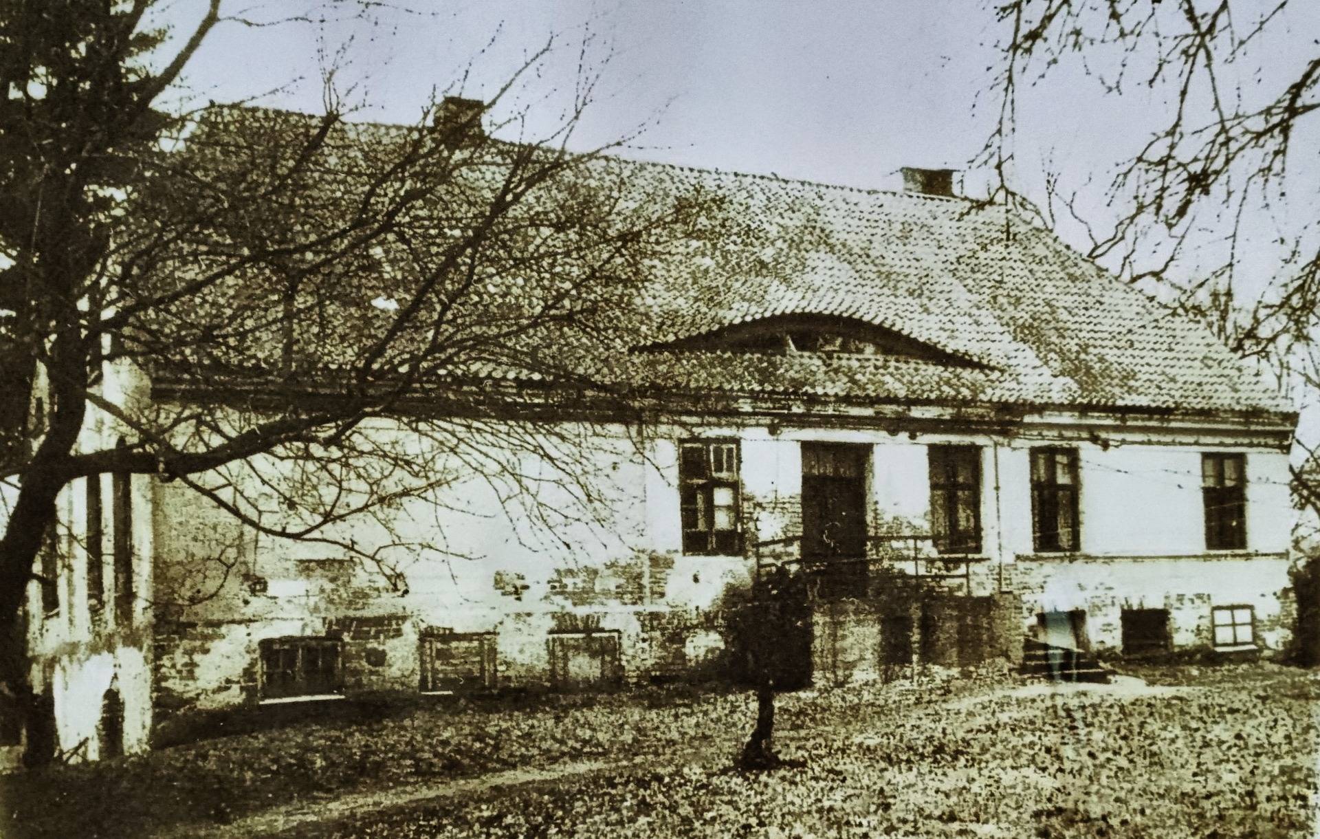 Heinrichshöfen in former times, a ruin after the socialist era