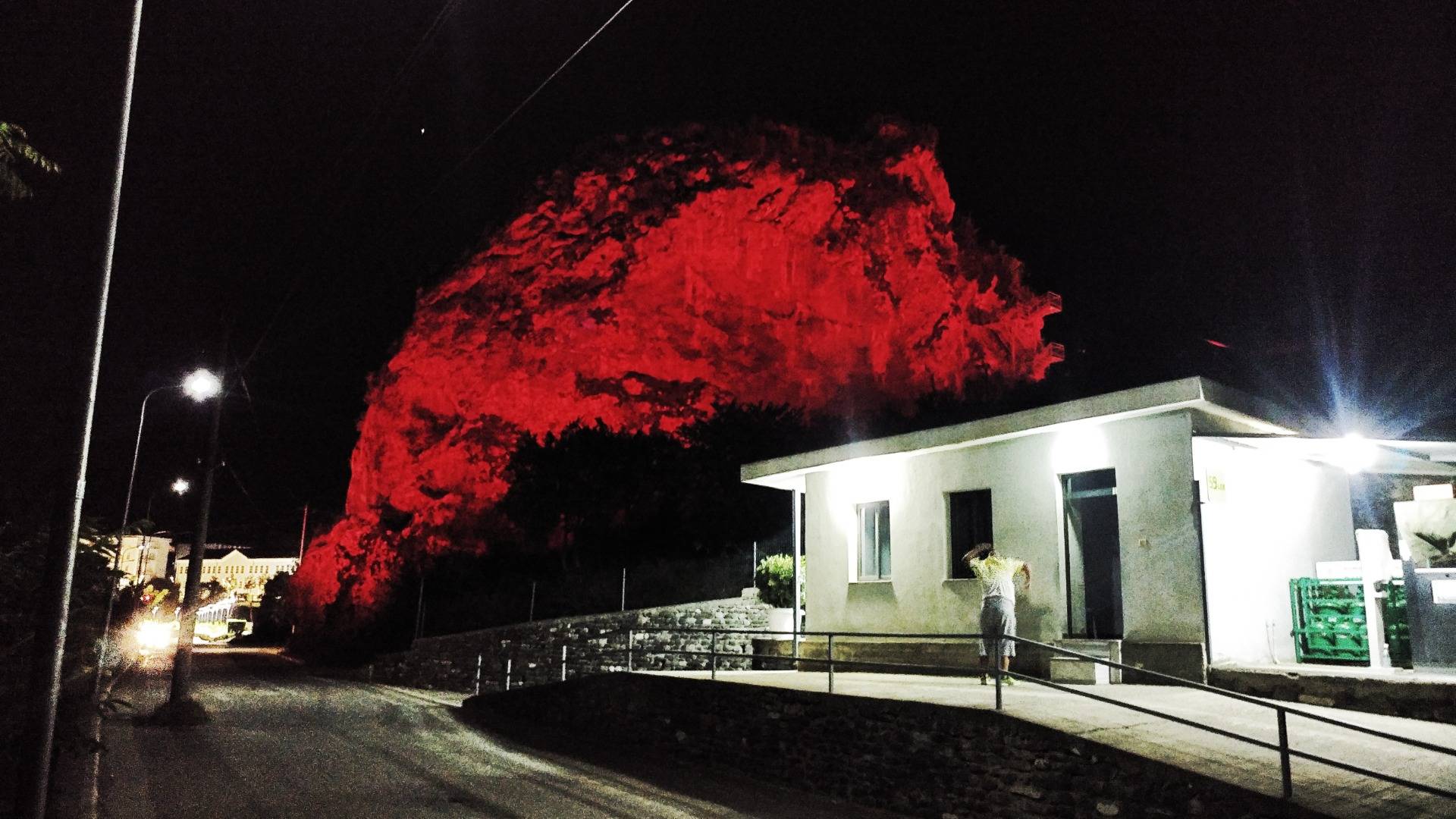 Gur i Qytetit by night, blood red