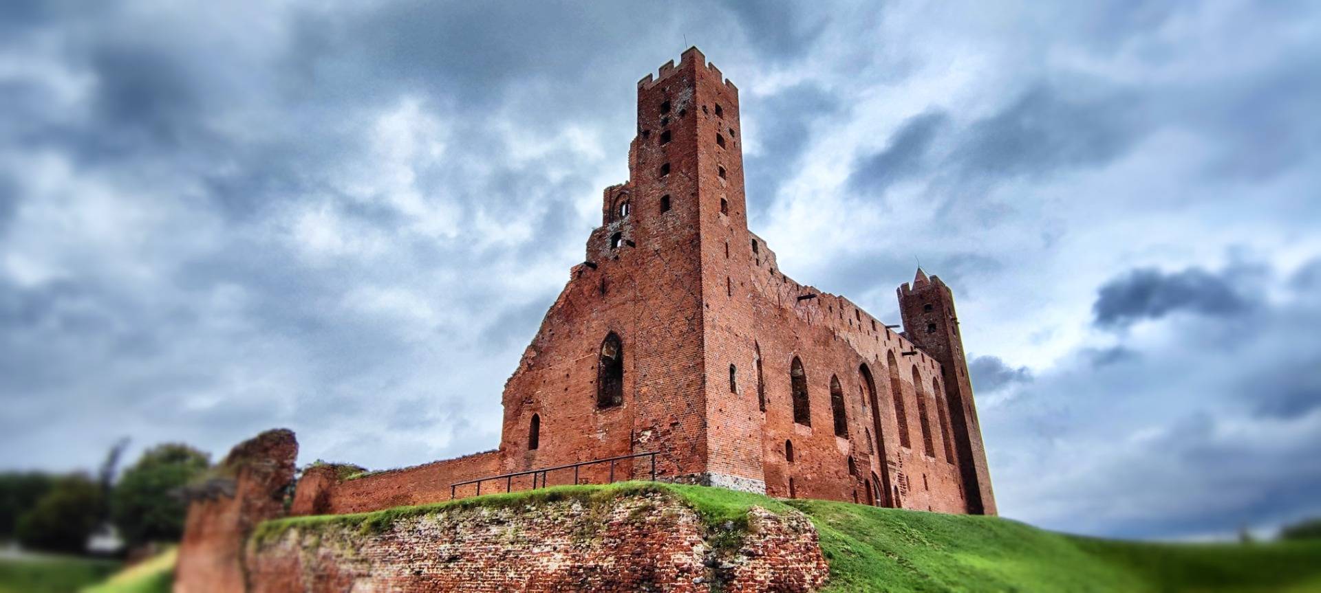 At the real country of Game of Thrones: Battles, bricks and knights