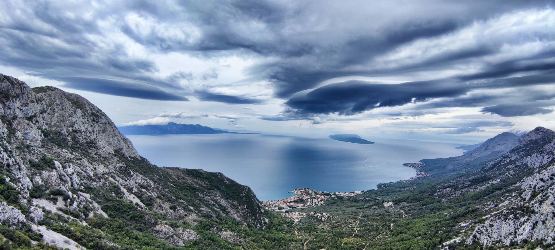 Trails to the top: The empty hills of Gradac 
