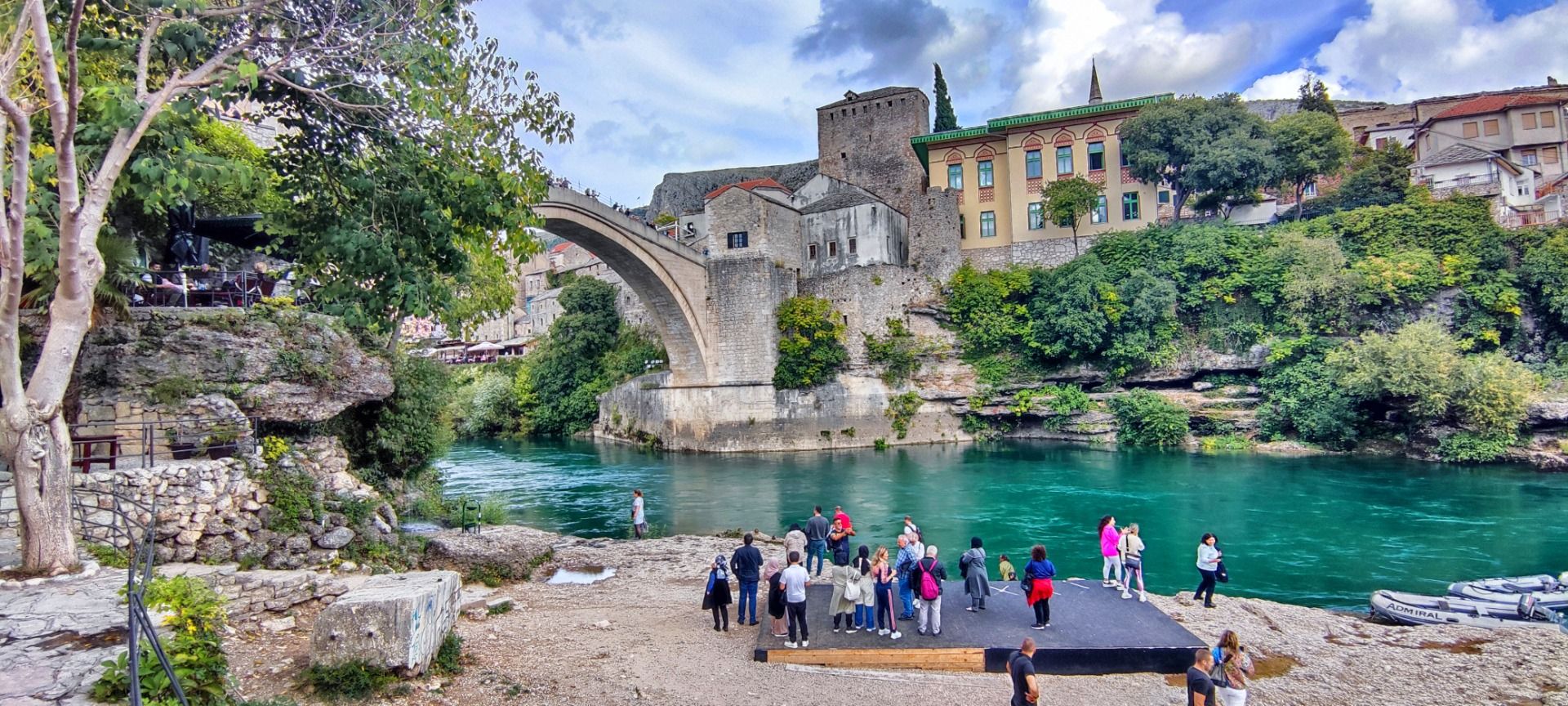 Always tourists are viewing the scenery