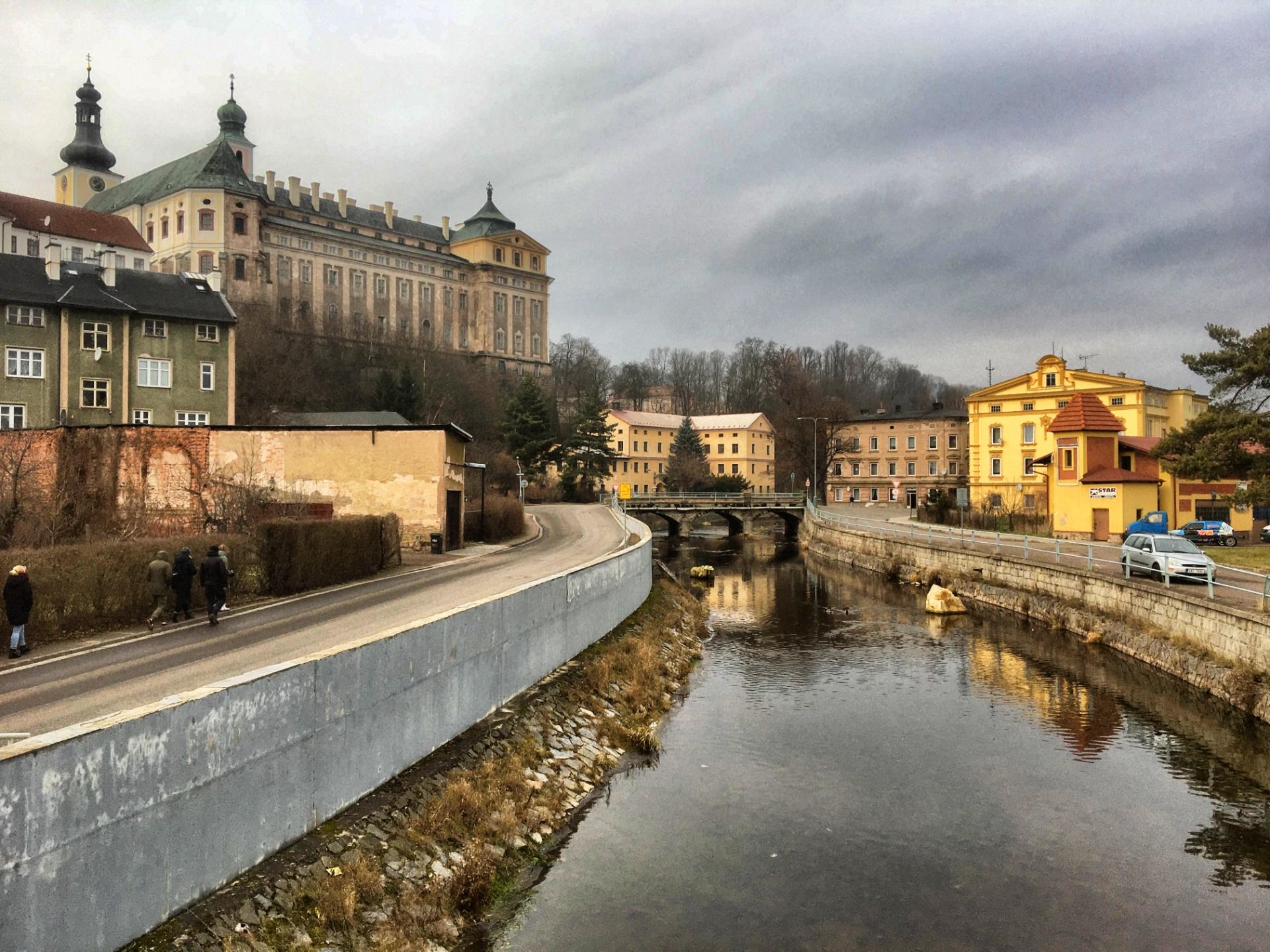 On the left the palace of the Benedikts