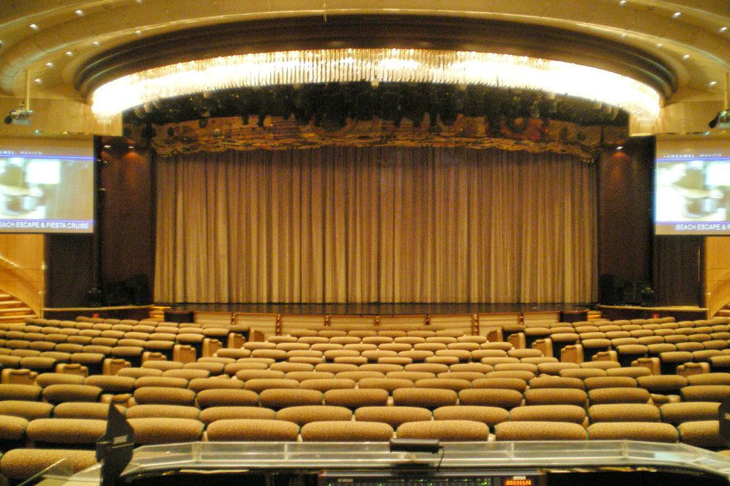 Enchantment of the Seas. Theatre. 