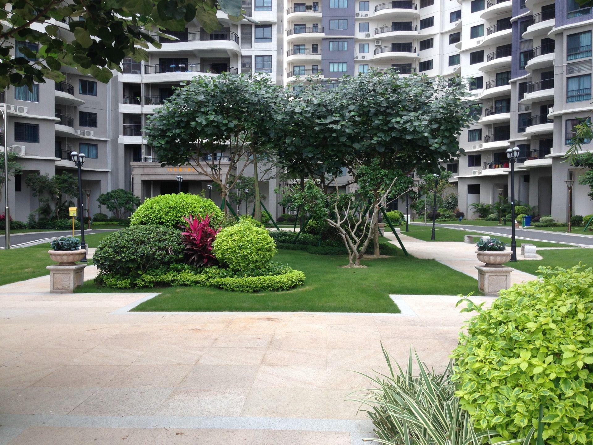 Chinese condominiums (gadens).