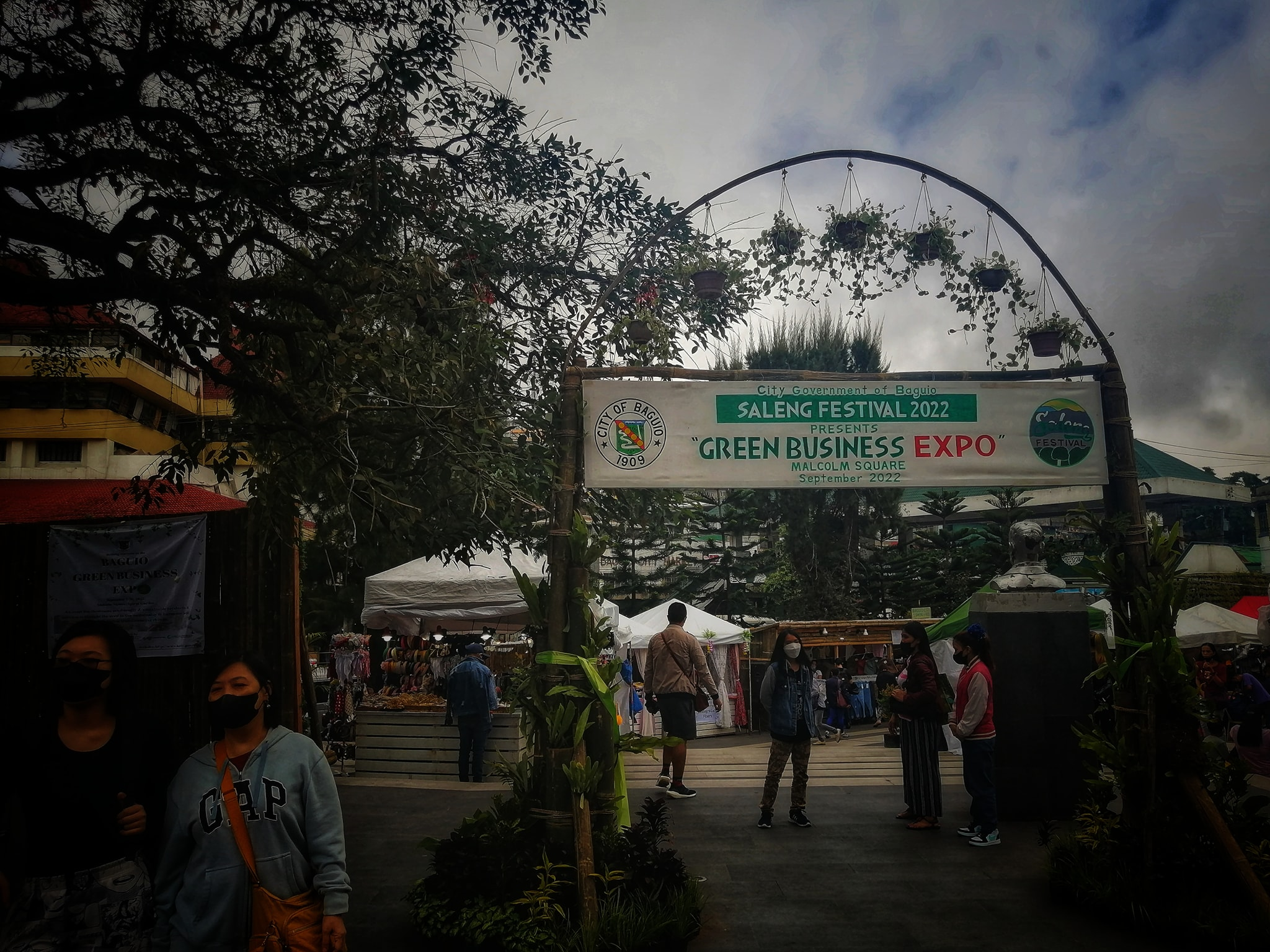 Sunday market encounter in Baguio City