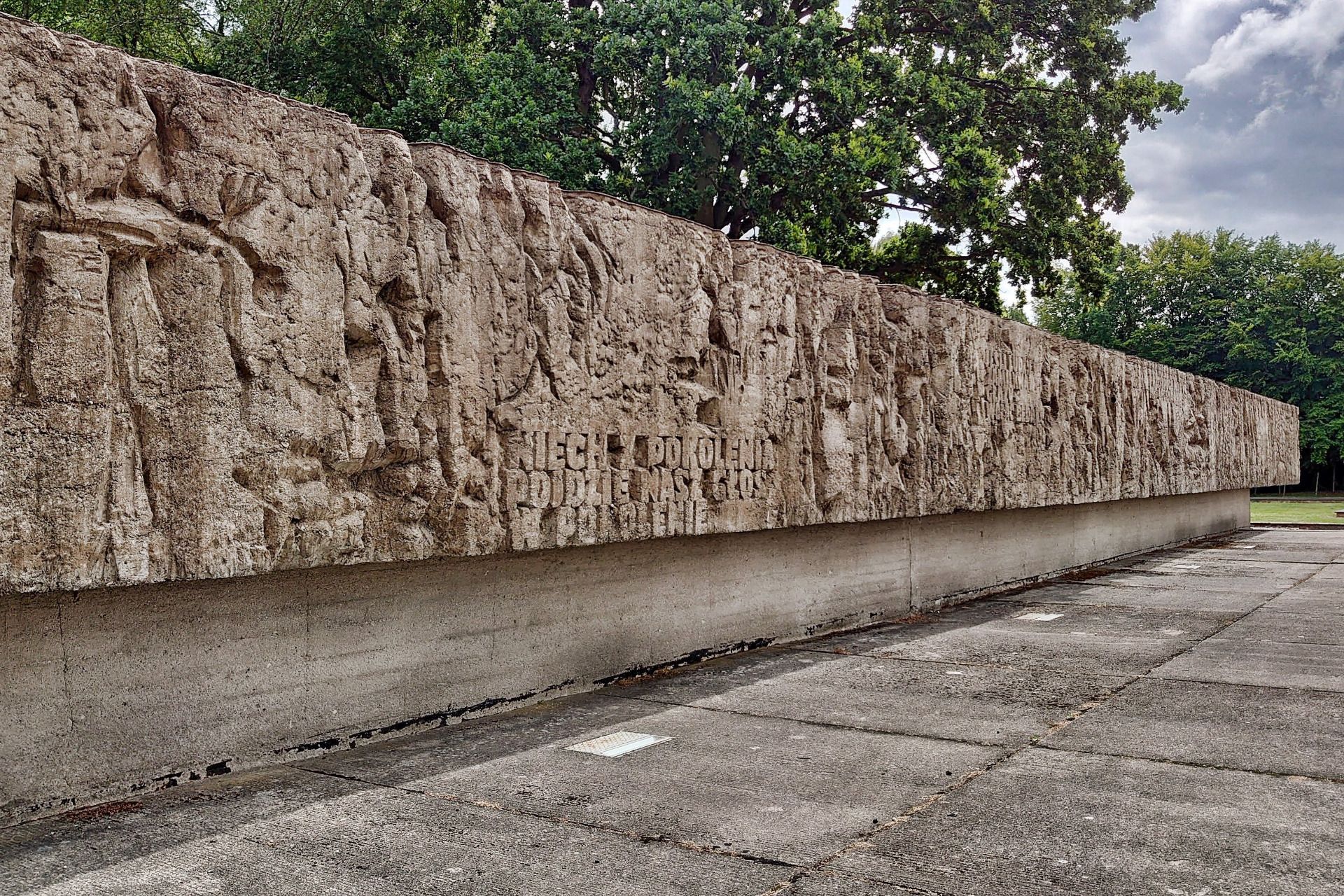 "Jeśli ludzie zamilkną głazy wołać będą" - Muzeum KL Stutthof w Sztutowie