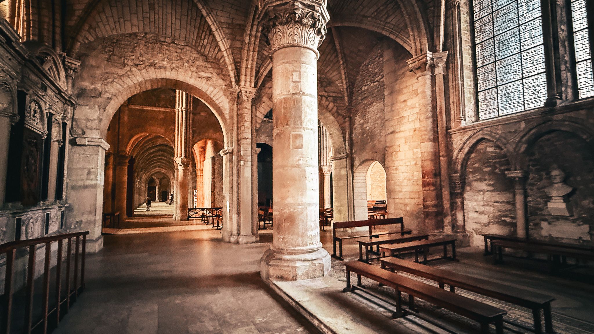 Basilique Saint-Remi — zatrzymana w czasie cisza