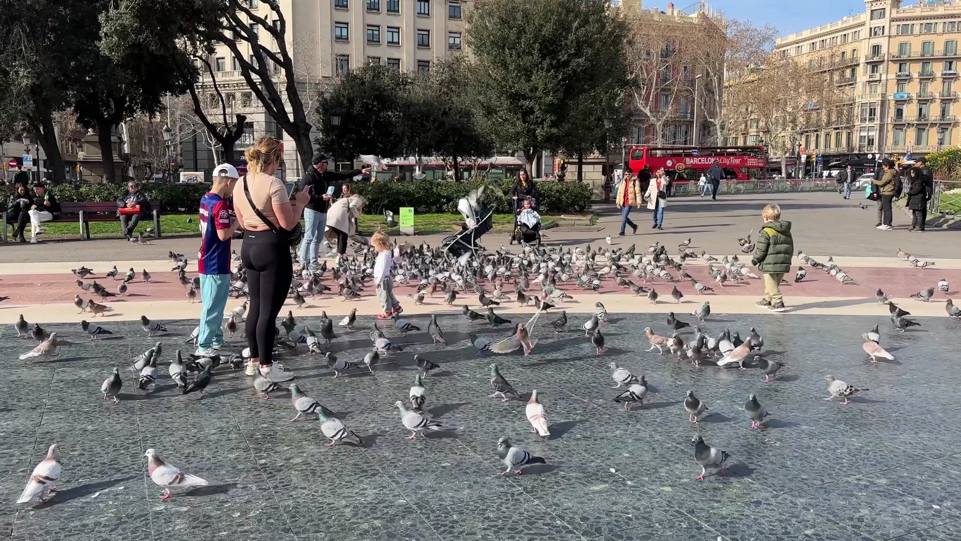 Walking from Catalonia Square to Las Ramblas