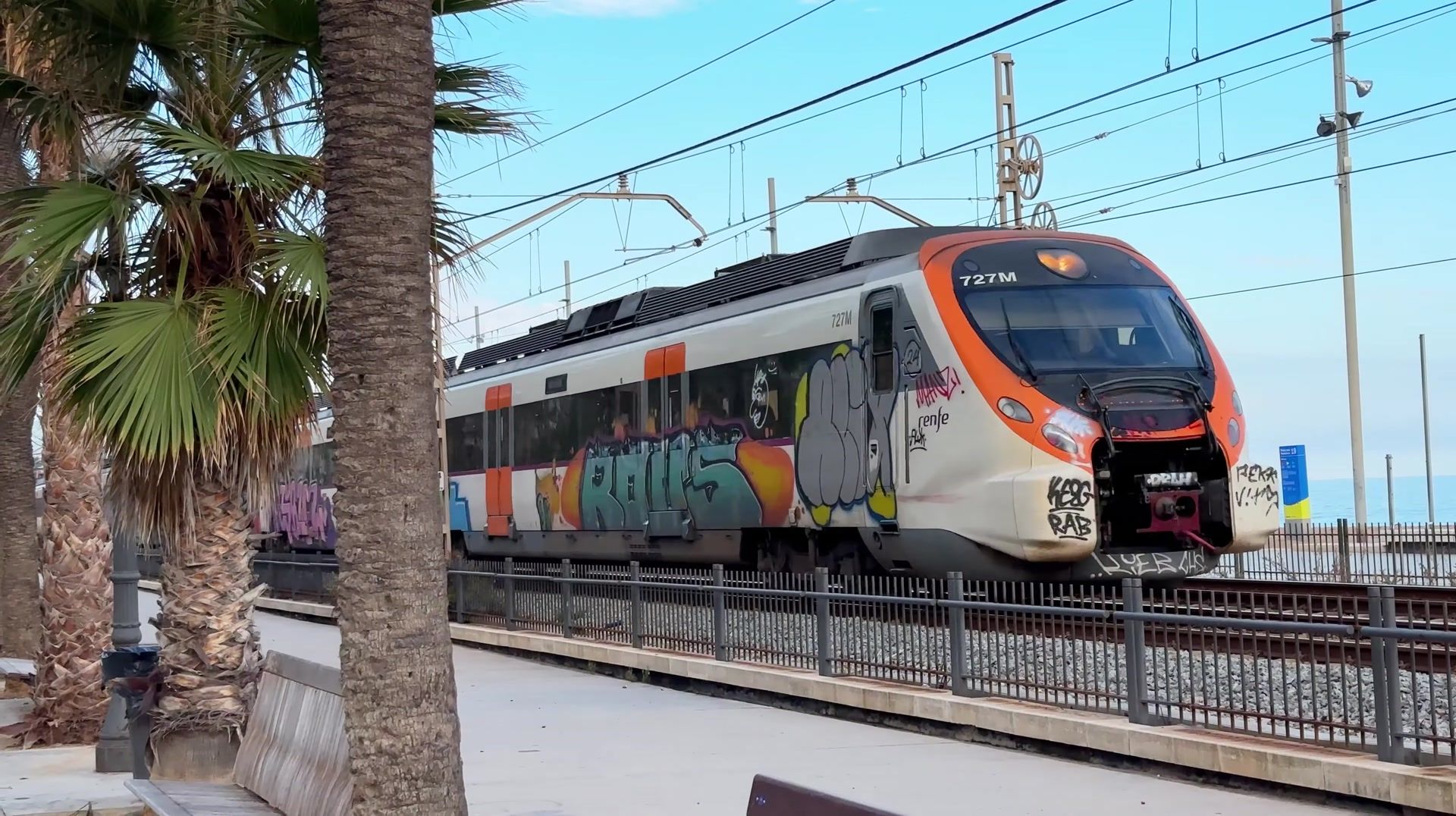 Badalona - Seaside Walk, Parrots and an Unforgettable Circus Evening - Spain