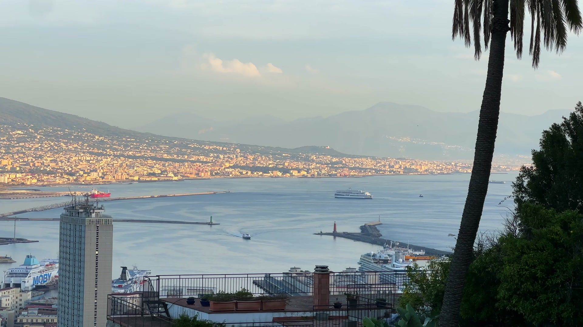 Naples Diaries #2 - Vomero Hill, Toledo Street and Vesuvius