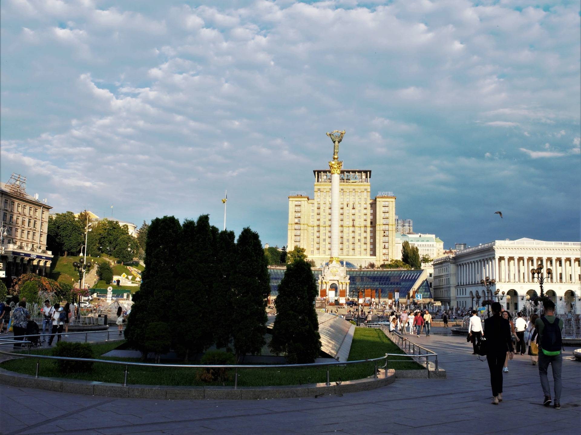 View of the Independence Monument of Ukraine and Hotel Ukraine