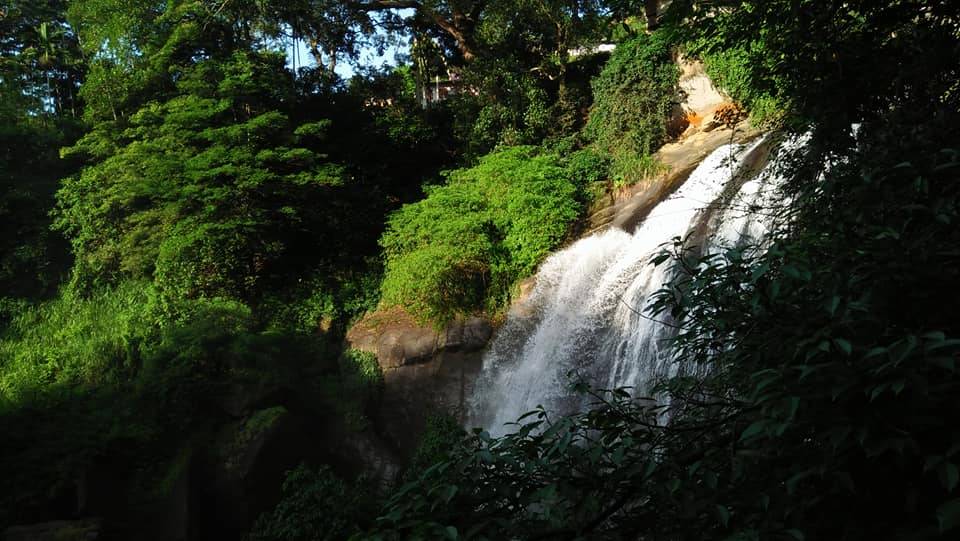 Discover the Huluganga Falls and Lebanon Falls, another beautiful waterfall in Bambarella