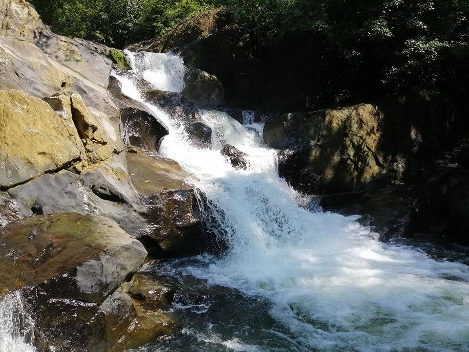 Find Kura Uda Falls, which flows in a beautiful slope in Sri Lanka...