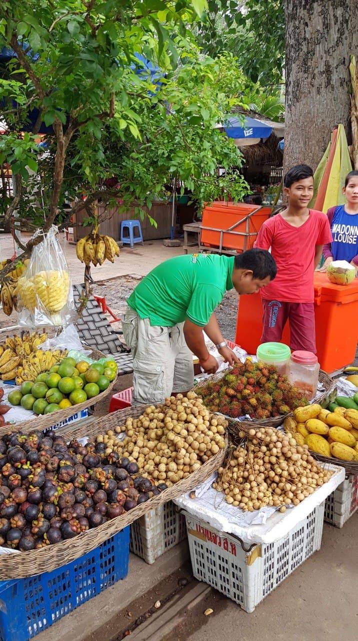 Street fruit sales, my favorite mangosteens!!!