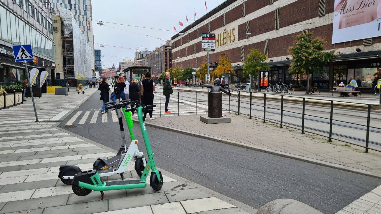 In Stockholm, more and more people use electric scooters in the city.