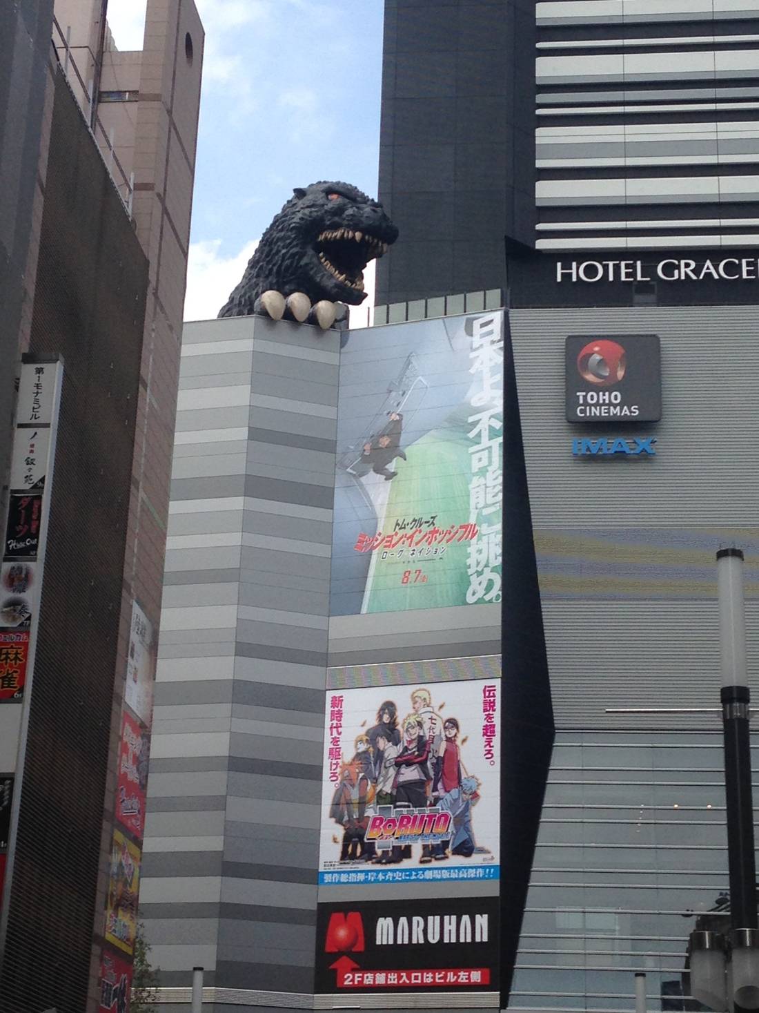 We flew to Tokyo to meet our friends there before we visited Israel. It was cool to visit Shinjuku to say hi to Gozilla 😀
