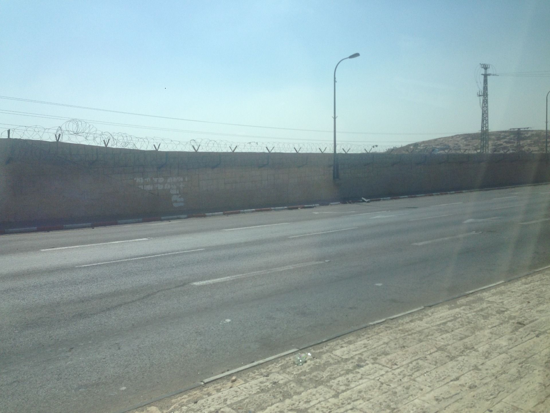 When I saw this wall which divides Palestine and Israel, I felt very sad...well, let´s not talk about the politics here.