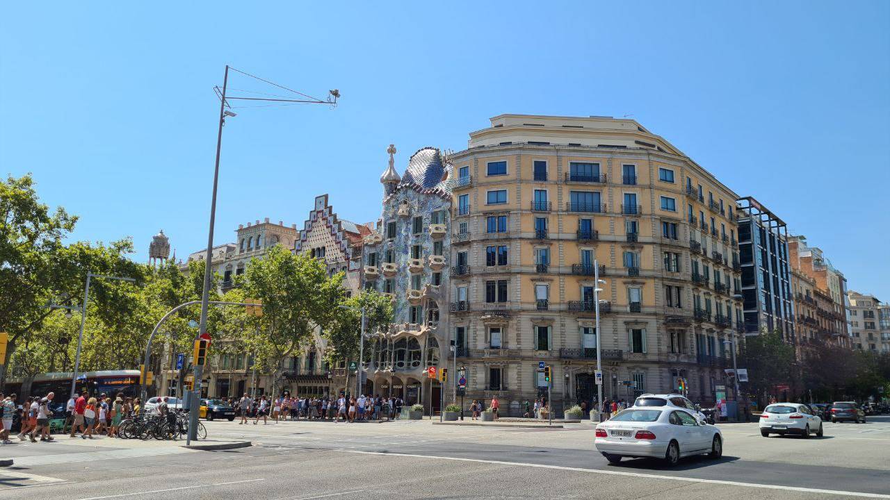🥦Mizuo's Travel Blog🥦No.25 - , Design Houses by Antoni Gaudí in Barcelona, Spain, Aug. 2022