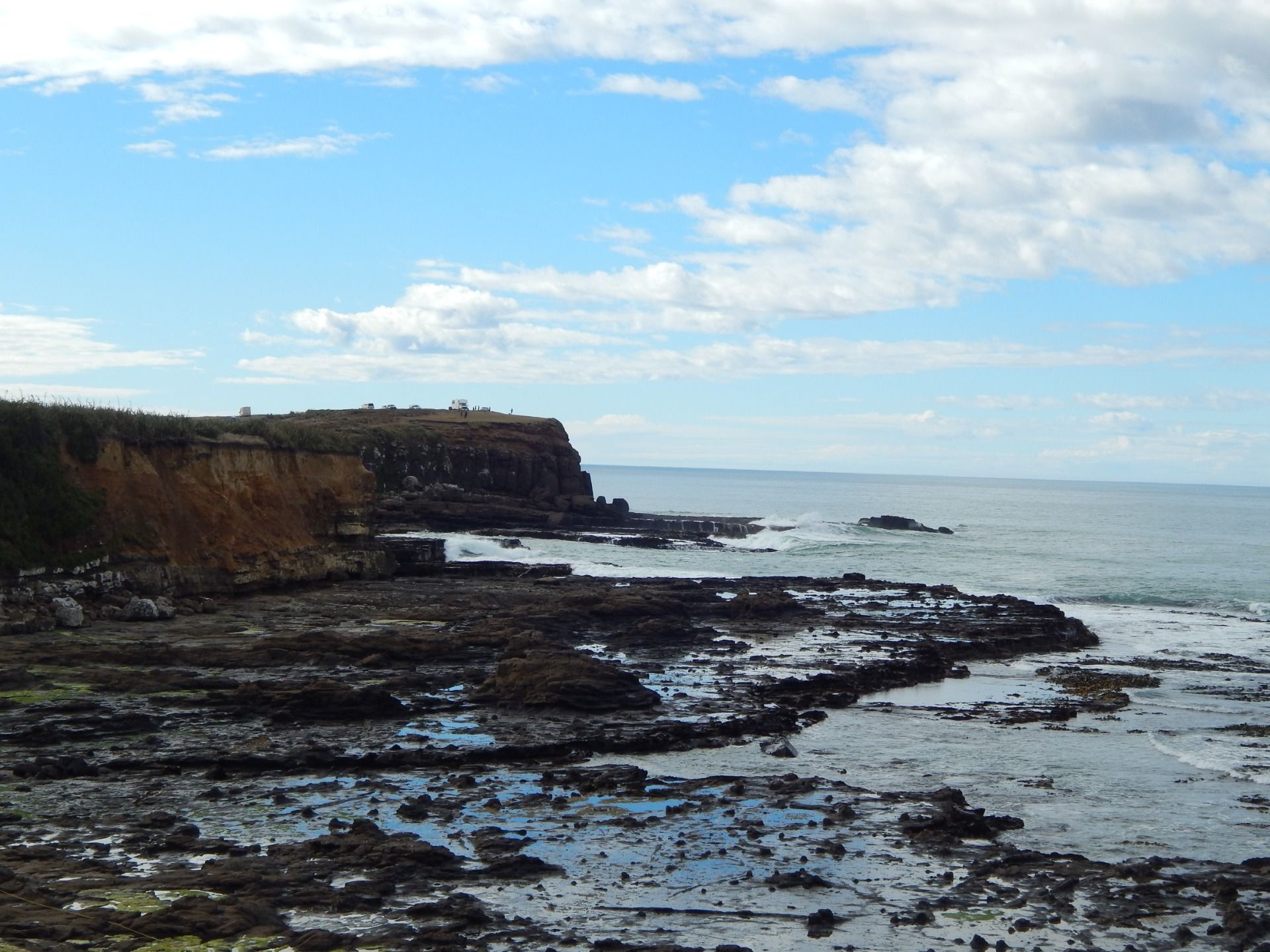 The bay were the forest lie is a beautiful place on it’s own with this big cut into pools and cliffs were the waves hit the land creating beautiful tiny waterfalls. It was fun to play escaping the coming crushing wave or just stay there cuddled by the spraying waters.