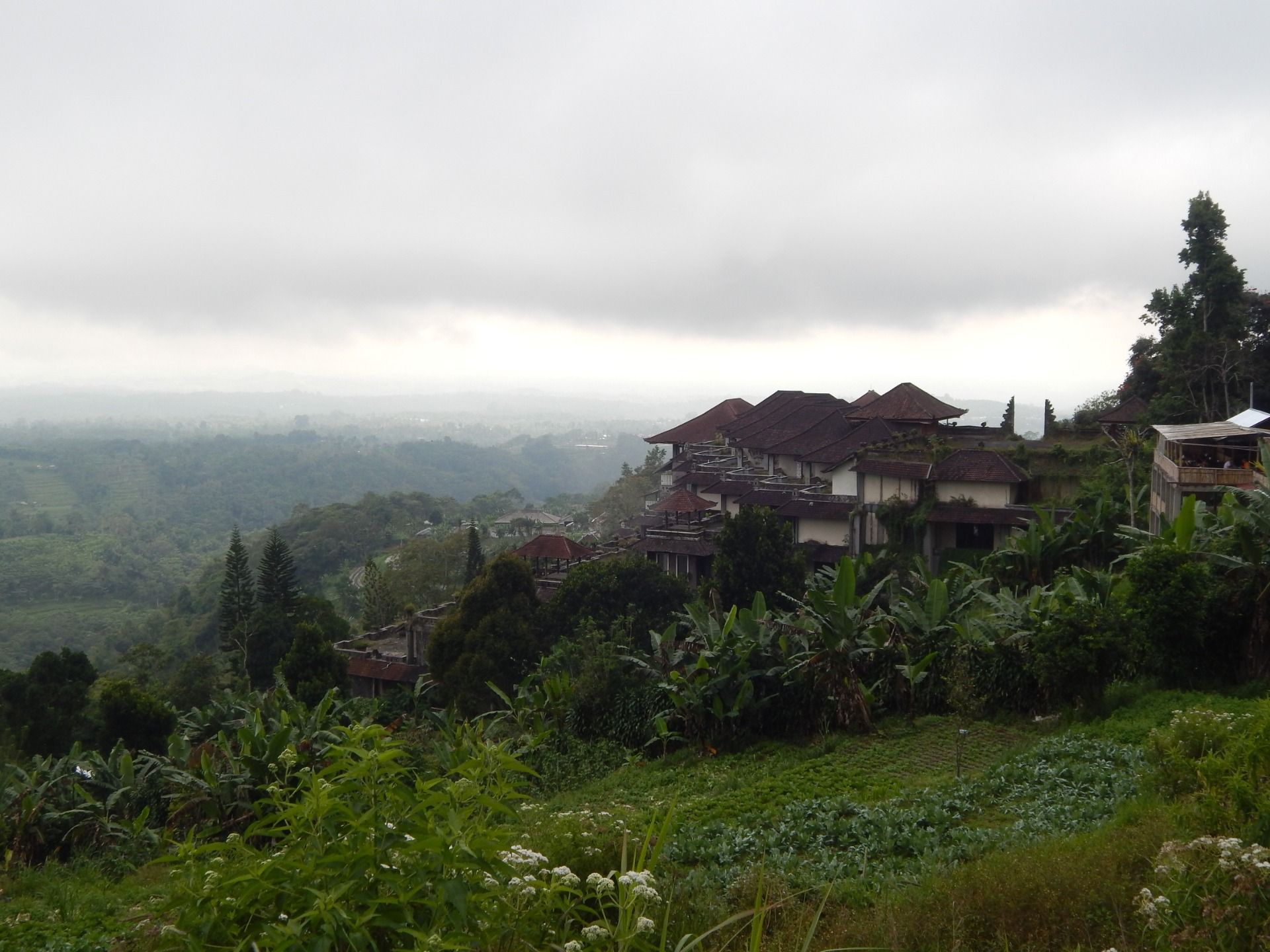 A shot from the first hills, it was a cloudy day but the places shine through. This complex of house fascinate me of how different is from european architecture.