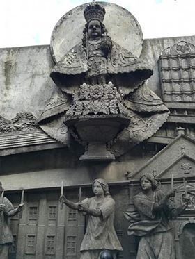 a statue in the wall