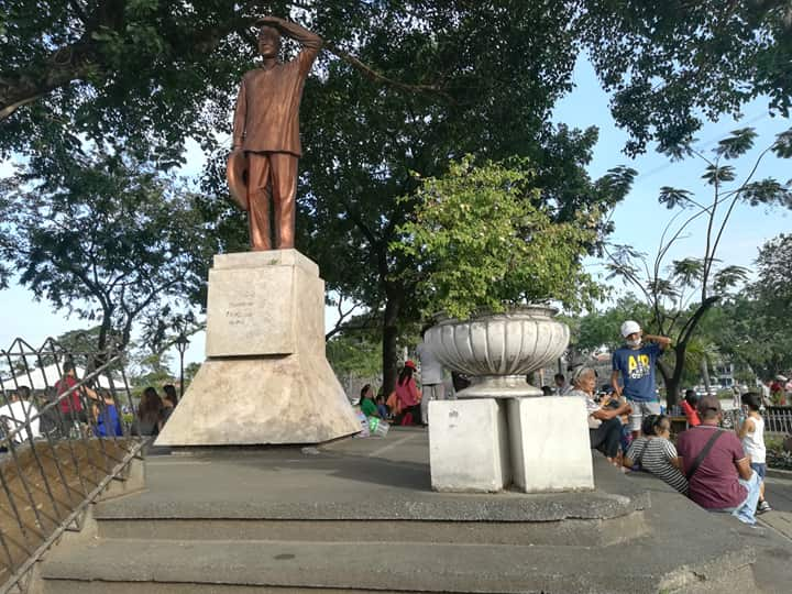 Miguel Lopes de Legaspi (statue)