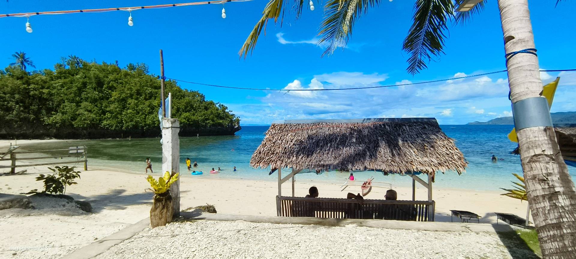 Though you will see a lot of people here. It’s expected because just like the others, they’ve seen this beach with spectacular beauty. No worries about it, the beach has a wide space. Whether you’ll stay in the cottages or a place with isolation.