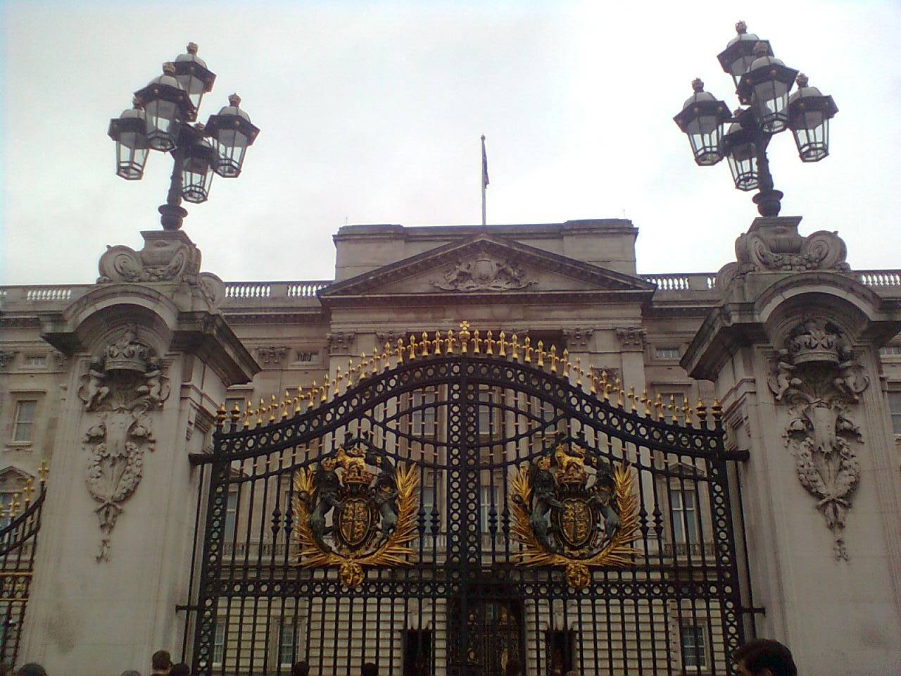 I went to London to see the Queen: Visiting Buckingham Palace 