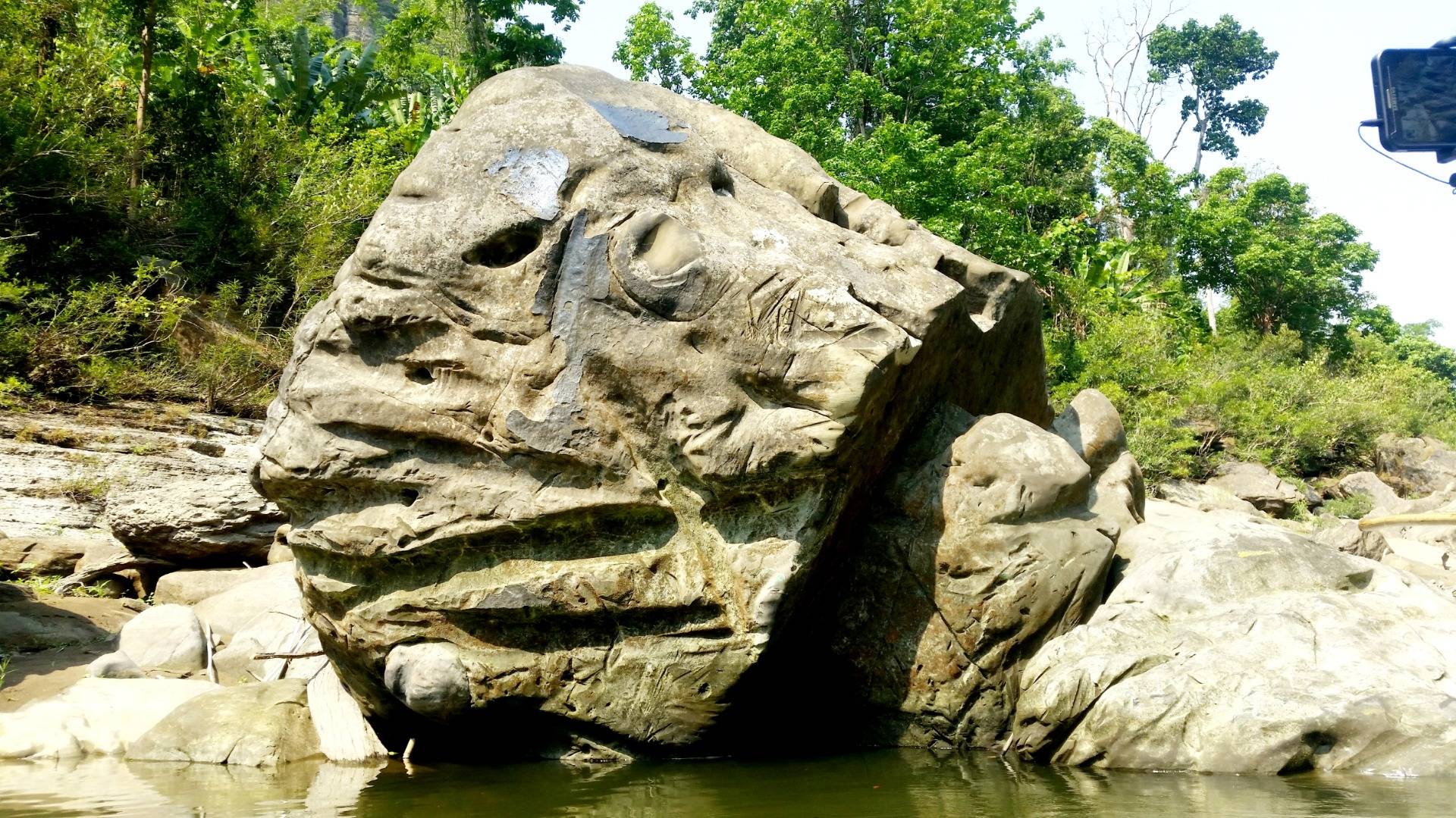 ”Baro Pathor” or King Rock would be the name of this due to the appearance of the rock!