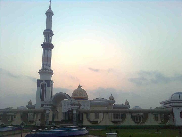 Baitul Aman Jame Moshjid and Eidga Complex