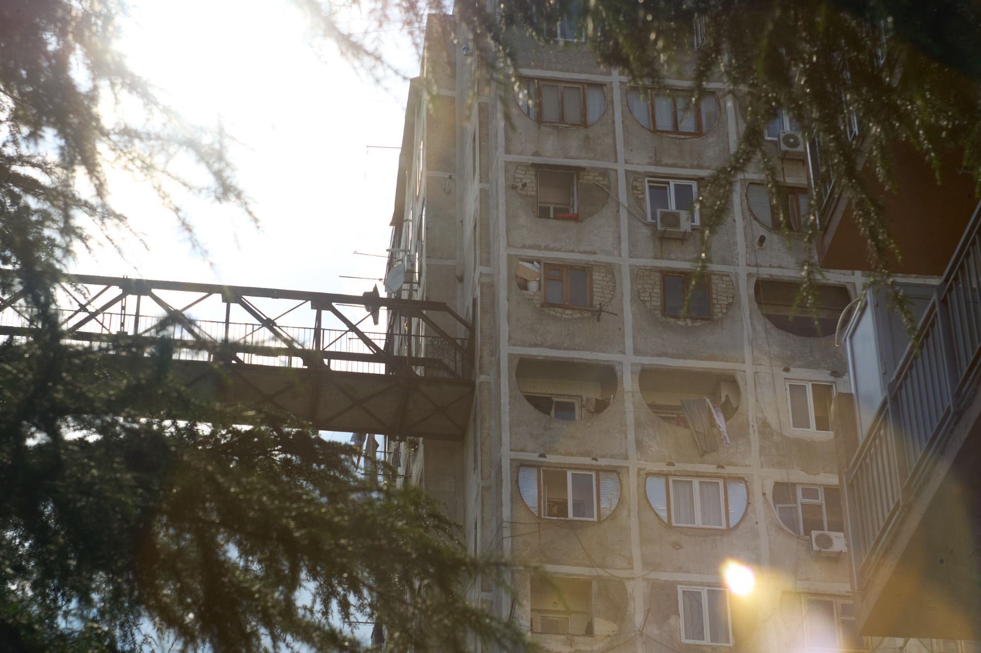 Exploring Tbilisi's Soviet "Nutsubidze Skybridge"