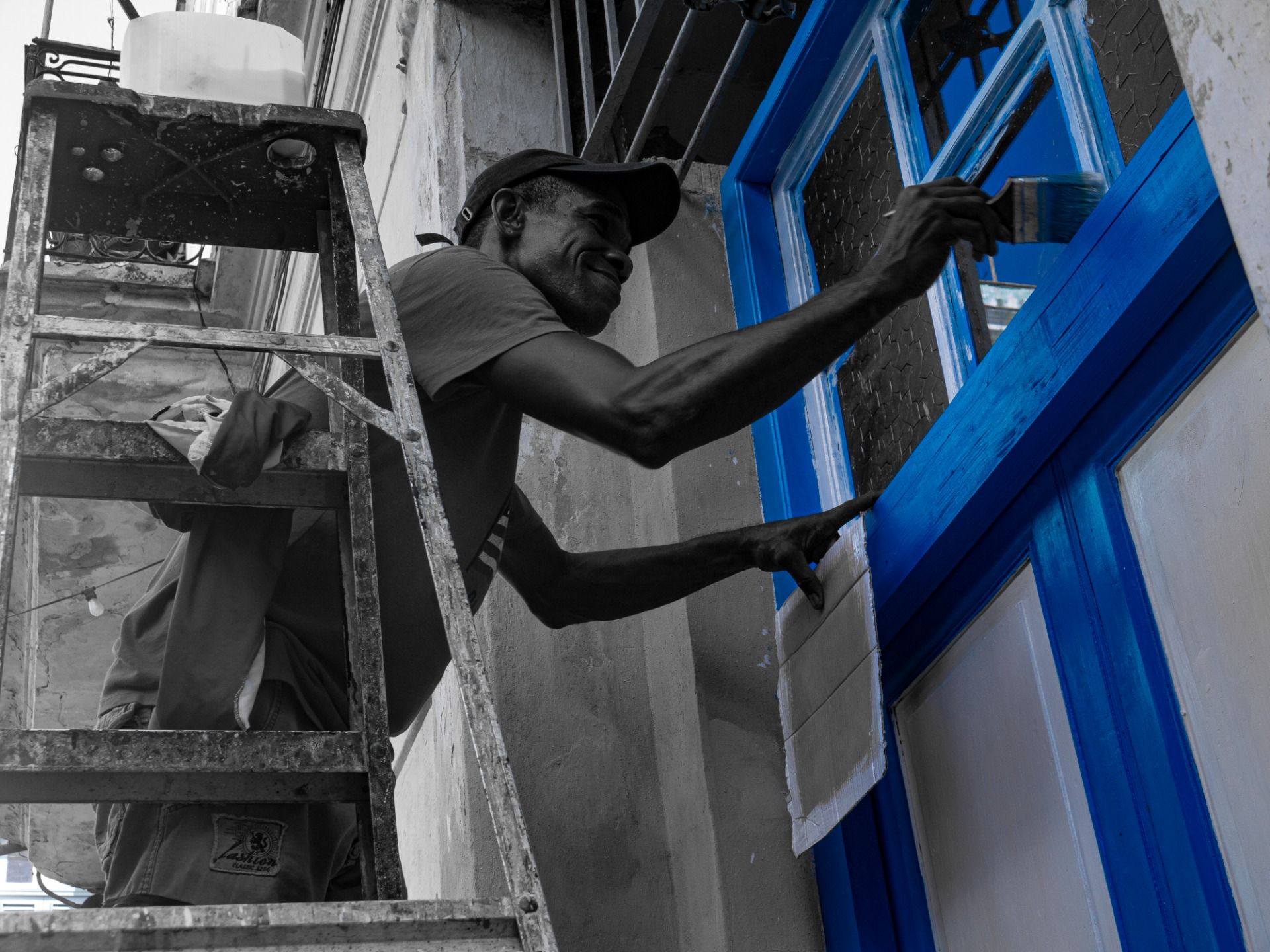 He was laughing because, according to him, I’d taken about fifteen photos. In reality, it was only six shots. And with a touch of concern, I told him that probably only one would be any good… or maybe none at all… haha… I lied.