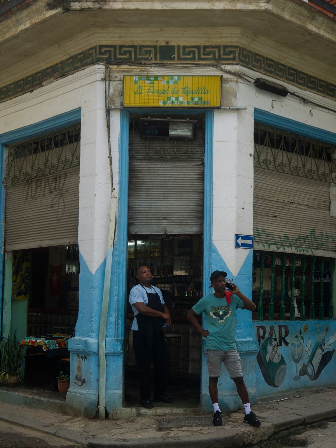 On the door it reads NO HAY. That’s precisely why I had to purge that diabolical phrase from my subconscious, as I explained in the day before yesterday’s post.