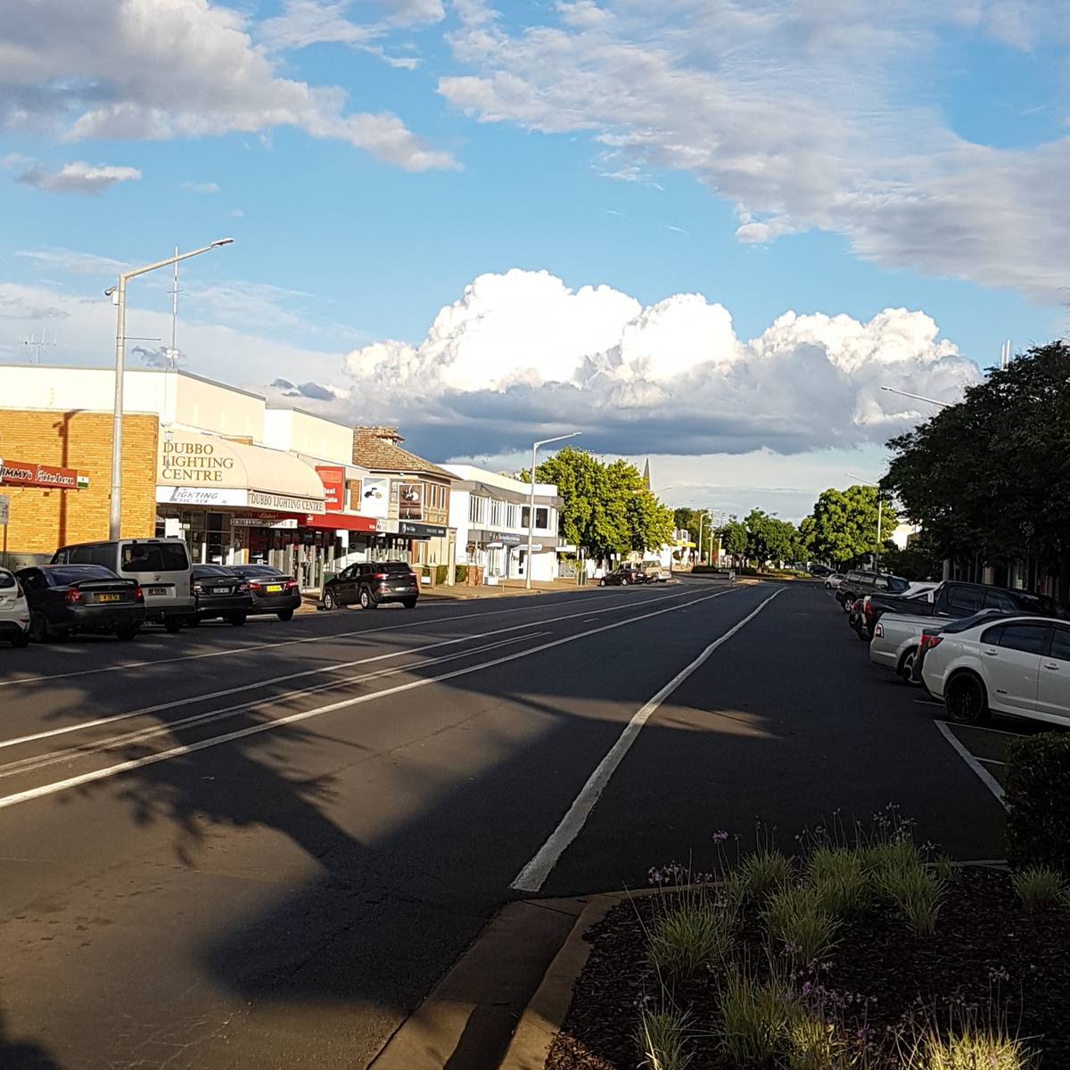 Dubbo is a pretty big country town. Neat and tidy, I just love the wide streets.