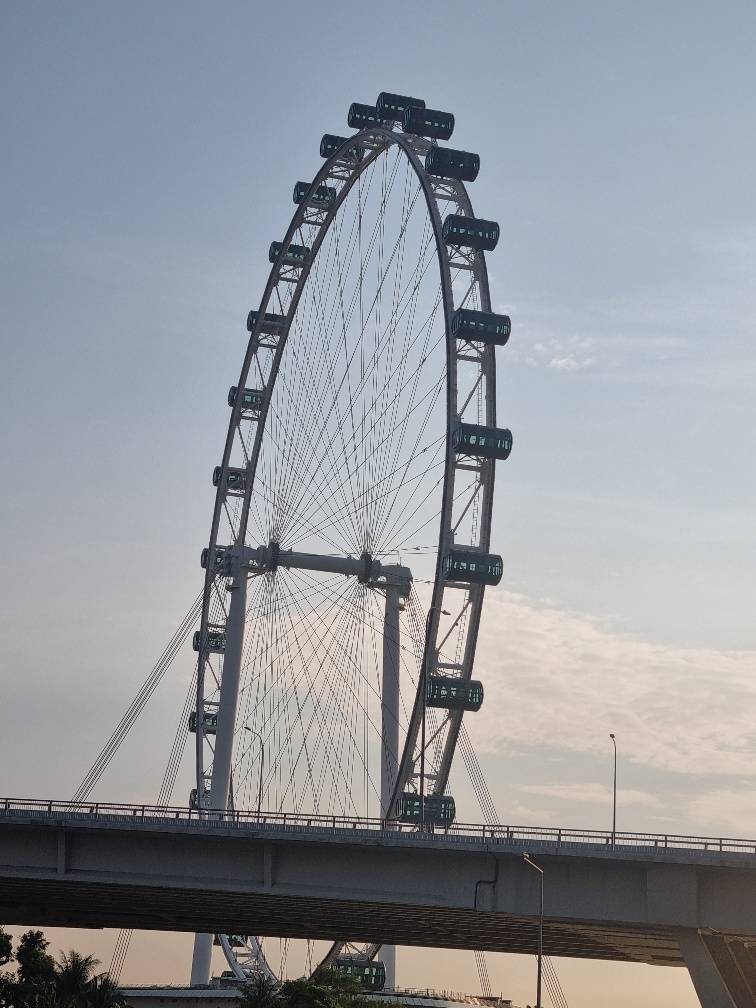 Singapore Flyer so many thinks that looked cool and would have been great to do and experience, maybe next time.
